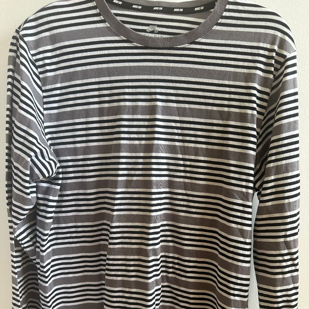 Nike SB Mens Long Sleeve Tee Dri-Fit Size Medium Stripped Skateboarding Shirt